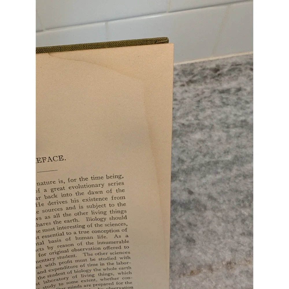 Library Of Valuable‎ Knowledge: Story Of Animal Life Hardcover Book